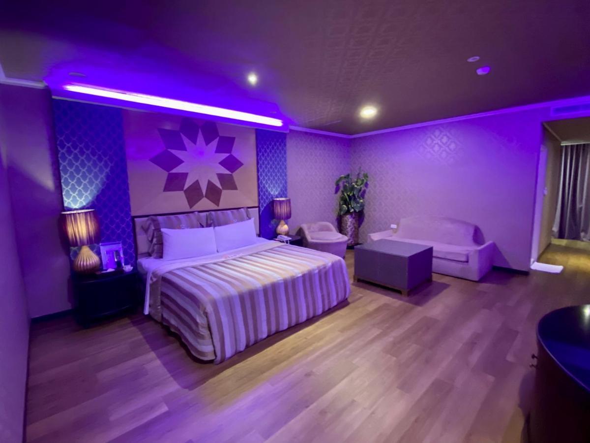 Huang Xing Motel Pingtung Exteriér fotografie